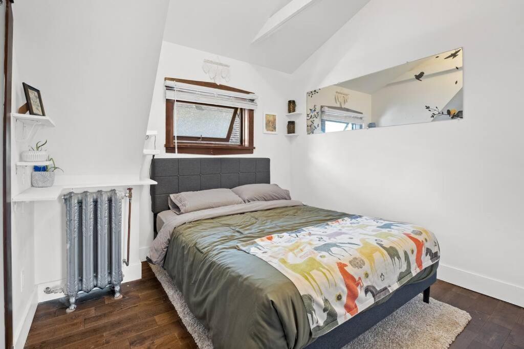 Apartamento Rare Find In Kitsilano! *