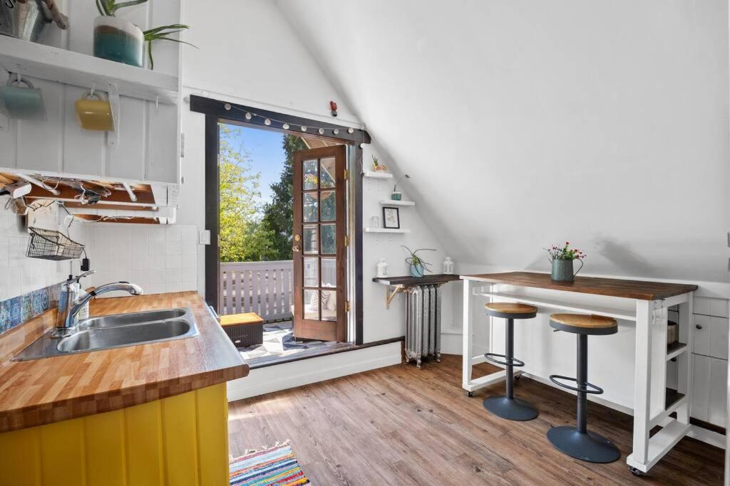 Rare Find In Kitsilano! Apartamento *